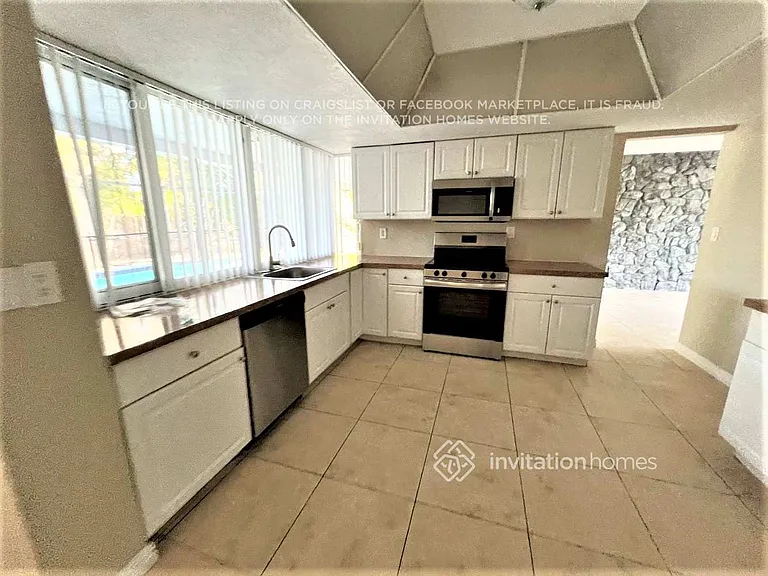 7311 NW 20th St — Photo 4