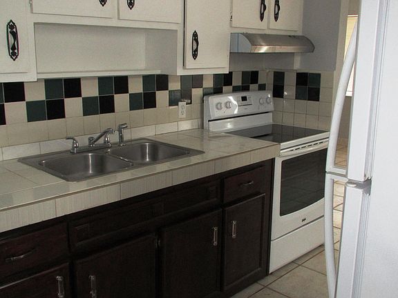 3rd image of 3195 Prince Dr