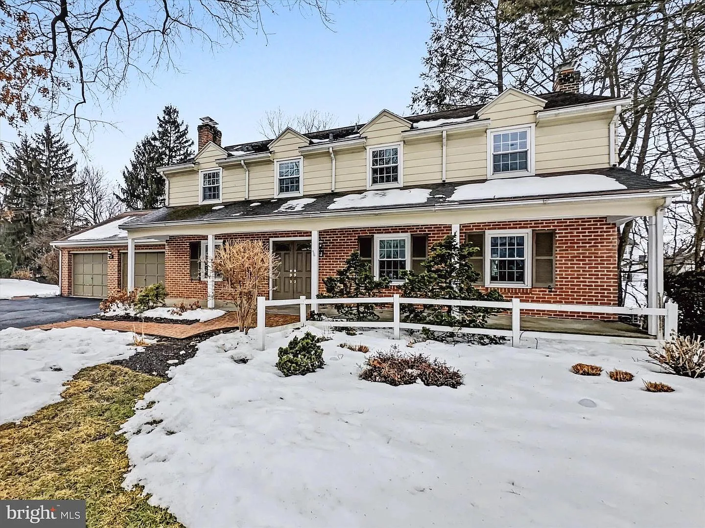 540 Gatehouse Ln W photo 1