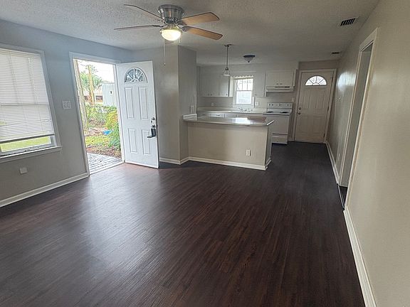 4th image of 4204 Whitlock St