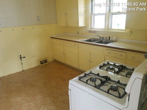 5th image of 14350 Brook St