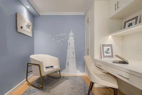 Sold by Compass | media 18