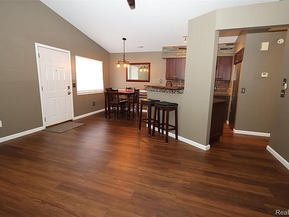 3rd image of 313 Spring Brooke Dr