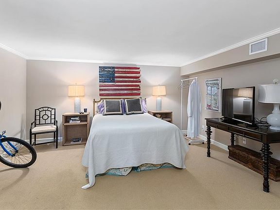 5th image of 200 Driftwood Dr APT 5