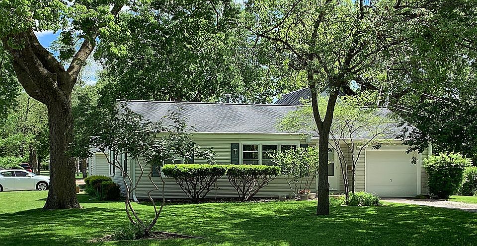 Beautiful 2 BR Bungalow!