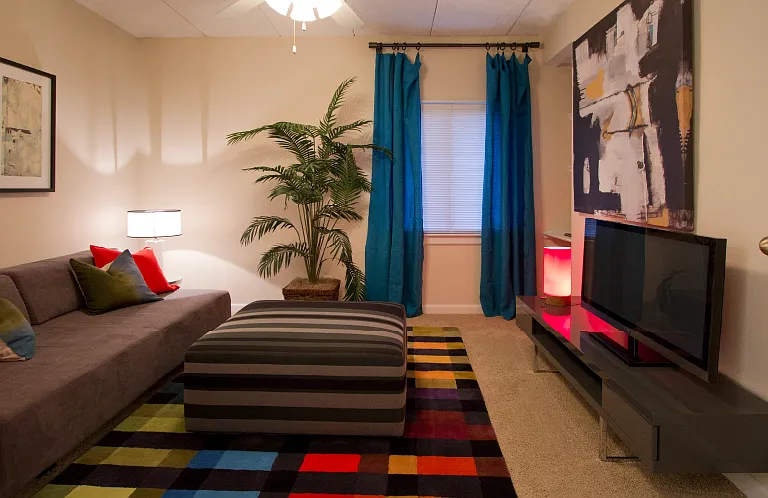 Embassy Park Apartments — Photo 40