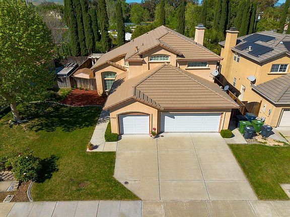 4th image of 1703 Egret Dr