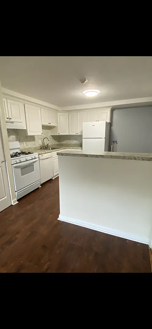 Presidential Park Condominiums — Photo 2
