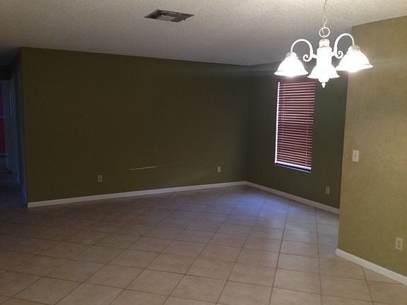 3rd image of 428 SE Seabreeze Ln