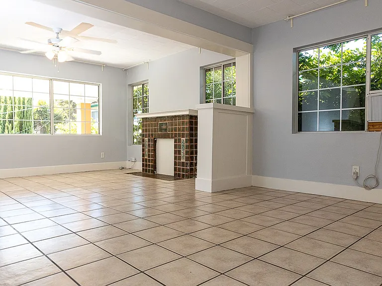 719 N Coronado St — Photo 18