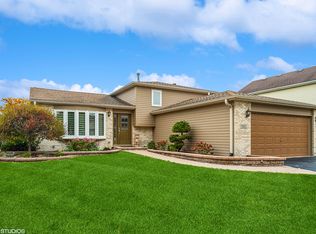 1062 San Mateo Dr, Romeoville, IL 60446