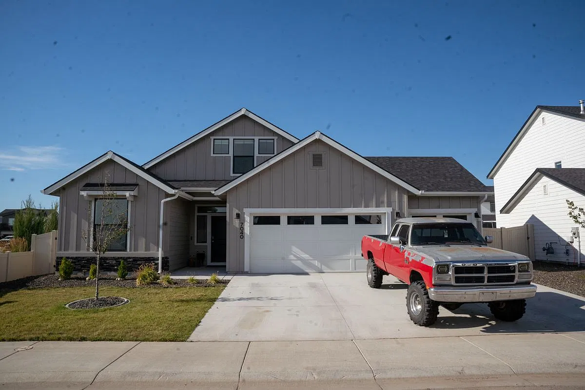 3 bed, 2.0 bath, 1848 sqft, $2,800 — Photo 1