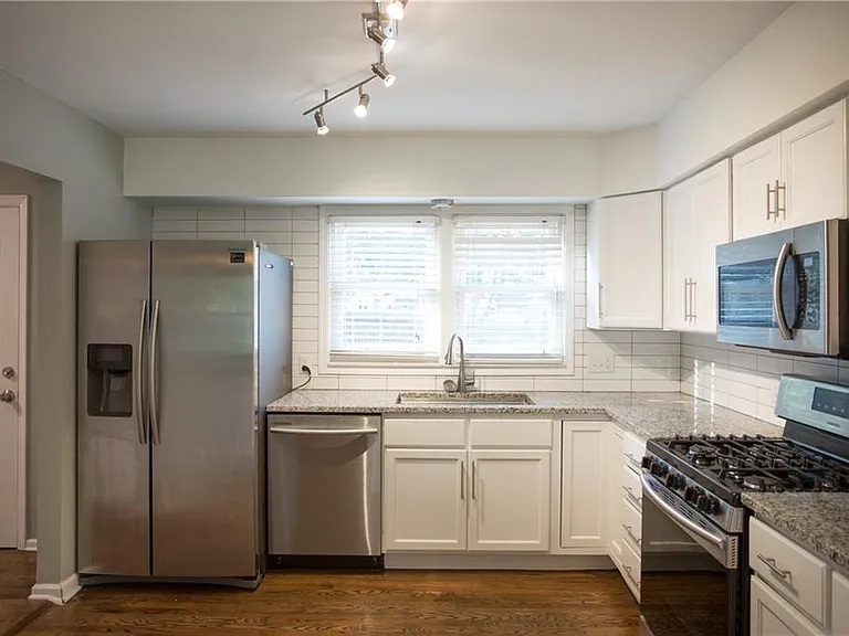7900 W 85th St — Photo 15