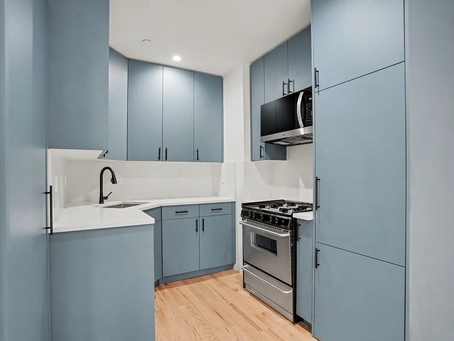 18-20 Greenwich Ave — Photo 3