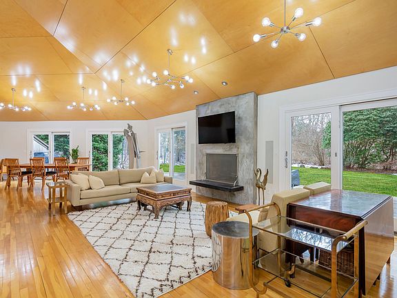 5th image of 19 Saddle Ln