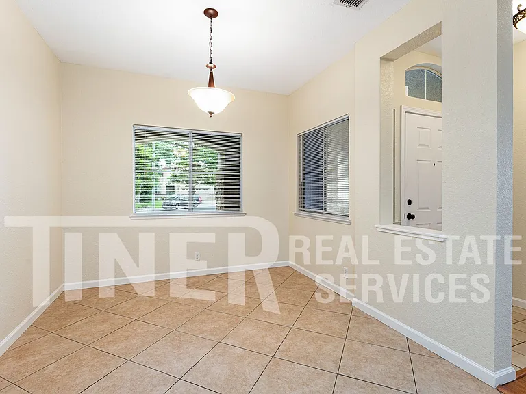 149 Canberra Ct — Photo 11