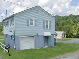 279 N Blue Jay Dr, Beaver, WV 25813