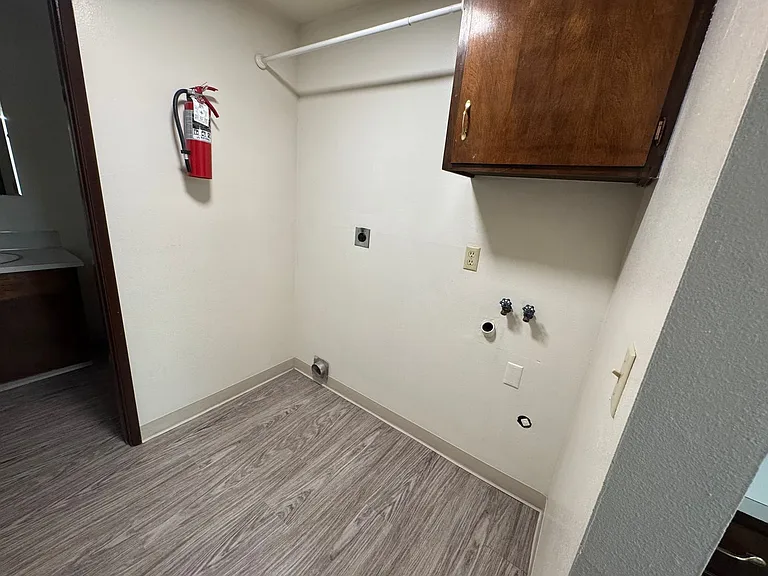1110-1181 Leigh St #1-1120-1157 — Photo 6