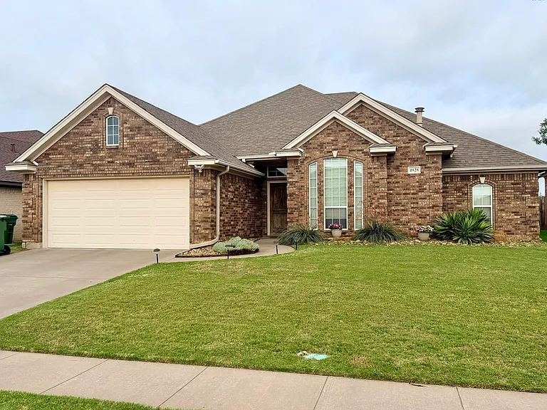 4928 Spring Hill Dr — Photo 1