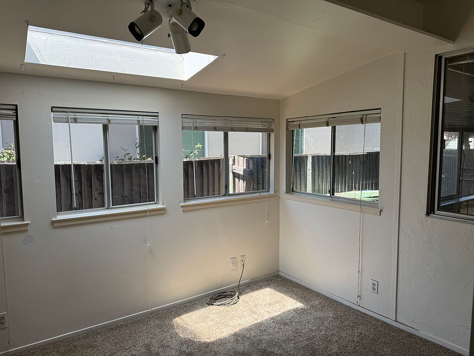 1st image of 878 Whitehall Ave #878