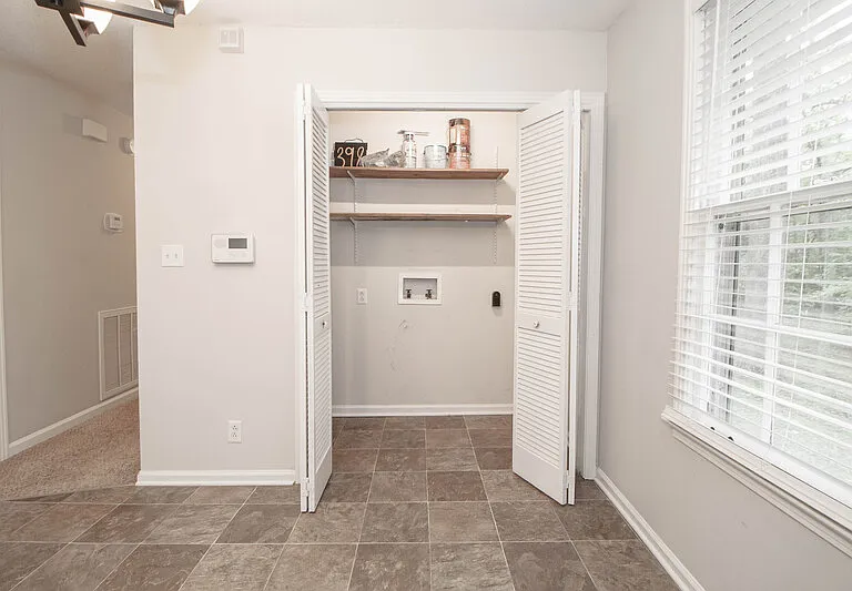 398 Louise Ln — Photo 6