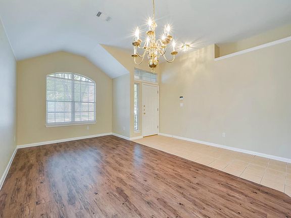 4th image of 109 Plumbago Dr