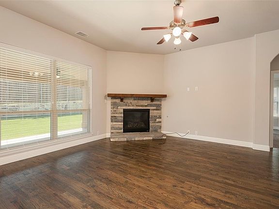 2nd image of 422 Tanglewood Dr