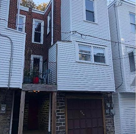3rd image of 872 N Beechwood St