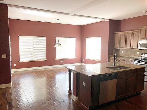 5th image of 37 Bradley Dr