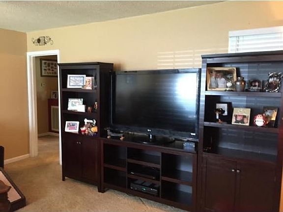 2nd image of 136 Oliver Ln