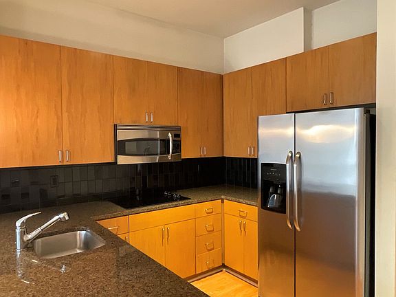 4th image of 525 E 6th St #301