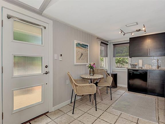 5th image of 1045 40th St #A