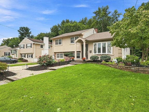 2nd image of 30 Pleasant Valley Dr