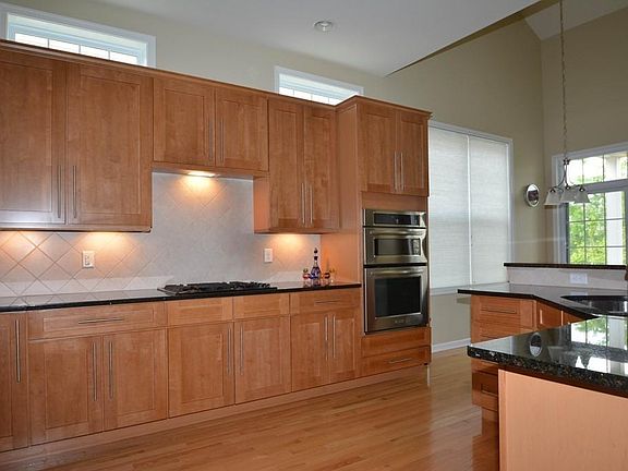 3rd image of 17 Sherwood Dr Unit 17