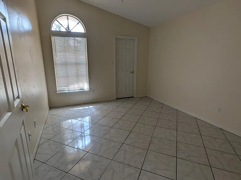 404 San Gabriel St — Photo 5