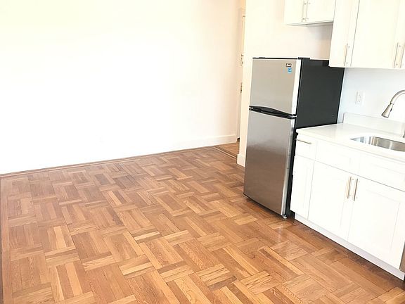 4th image of 221 Linden Blvd APT F11