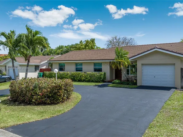 9014 SW 163rd Ter, Palmetto Bay, FL 33157