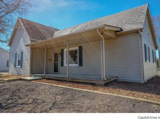 434 S 7th St, Auburn, IL 62615