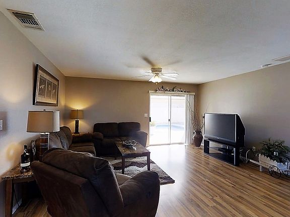 4th image of 2390 College Dr