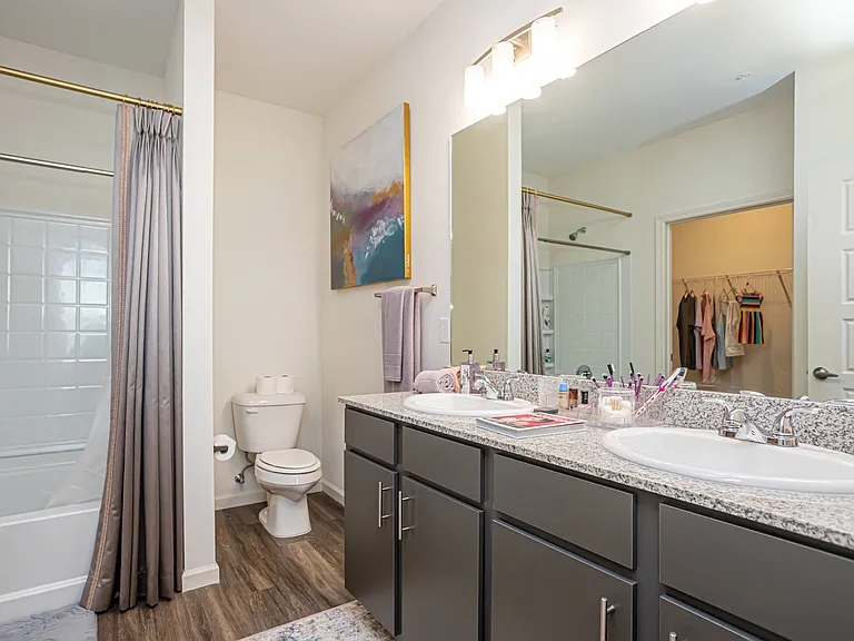The Palms at Sunset Lakes Apartment Homes — Photo 6