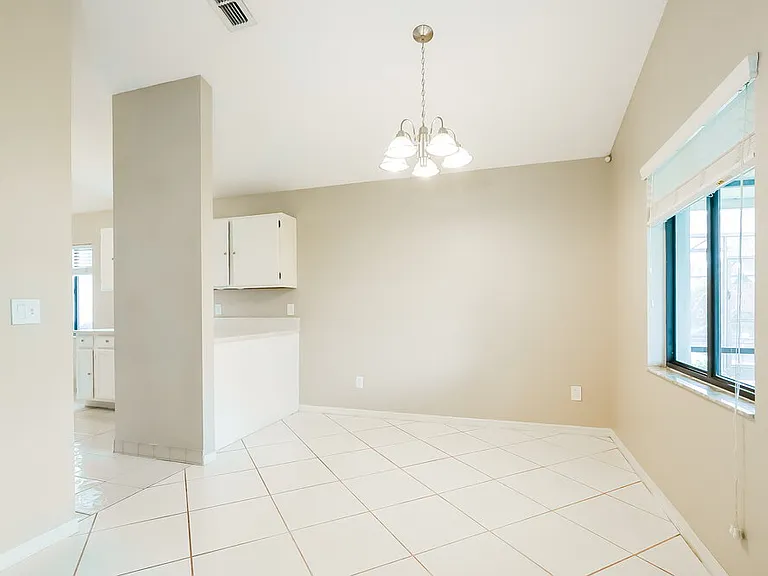 1011 Manigan Ave — Photo 5
