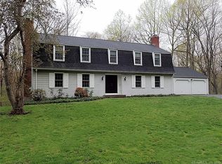 21 Wolf Tree Dr, Woodbridge, CT 06525