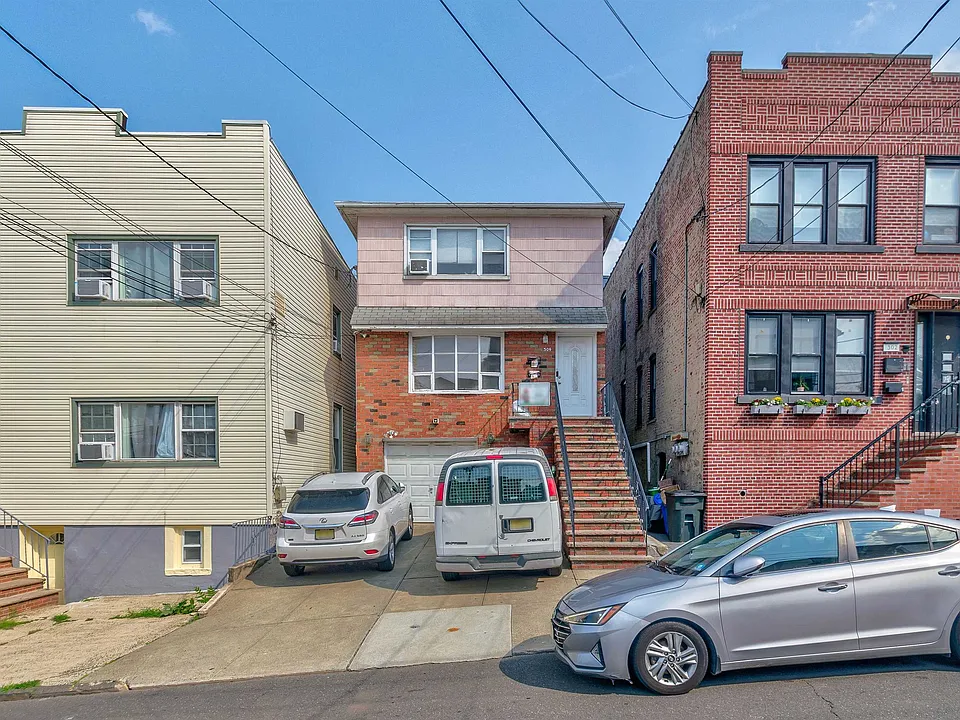 304 Columbia Ave #1