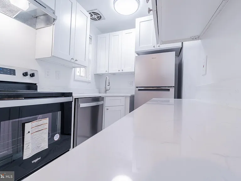 1718 W Abingdon Dr #302 — Photo 12