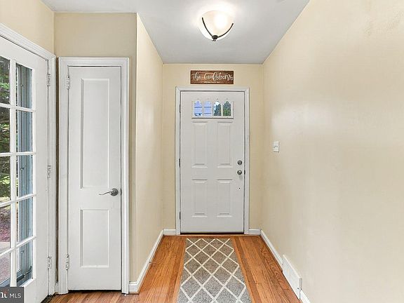 5th image of 301 W Springfield Rd