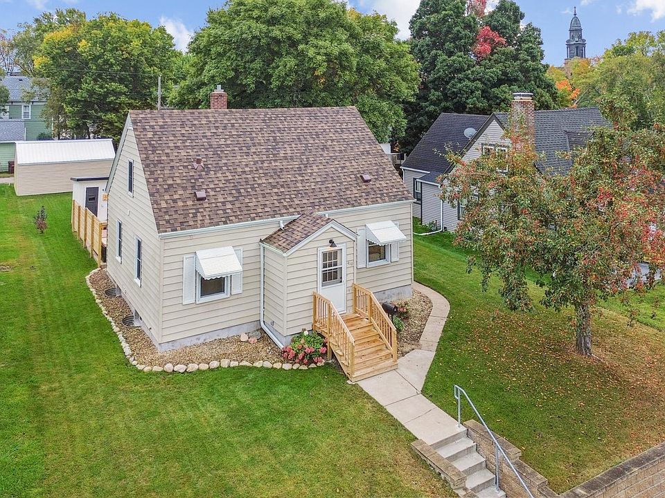 1st image of 410 2nd Ave NW