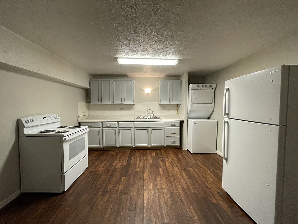 1st image of 124 Adams Dr APT D