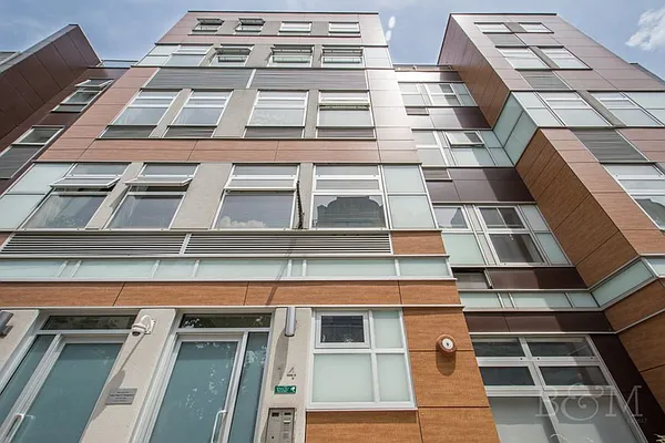 Sold by Brick&Mortar | media 11