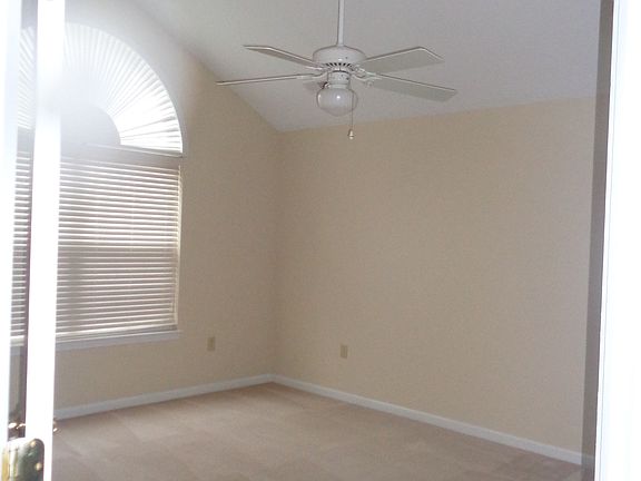4th image of 8007 Sultana Cres