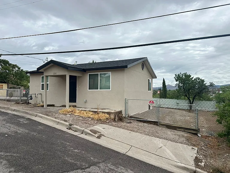 306 W Gila St — Photo 2